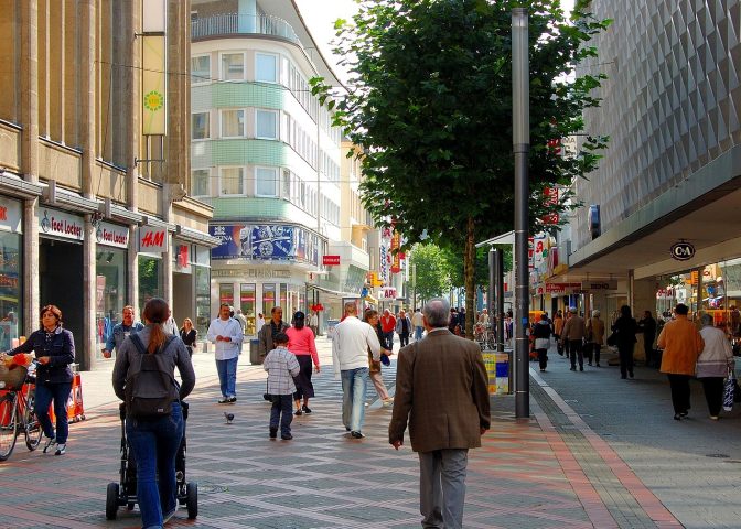 pedestrian zone, shopping street, passers-by-347468.jpg